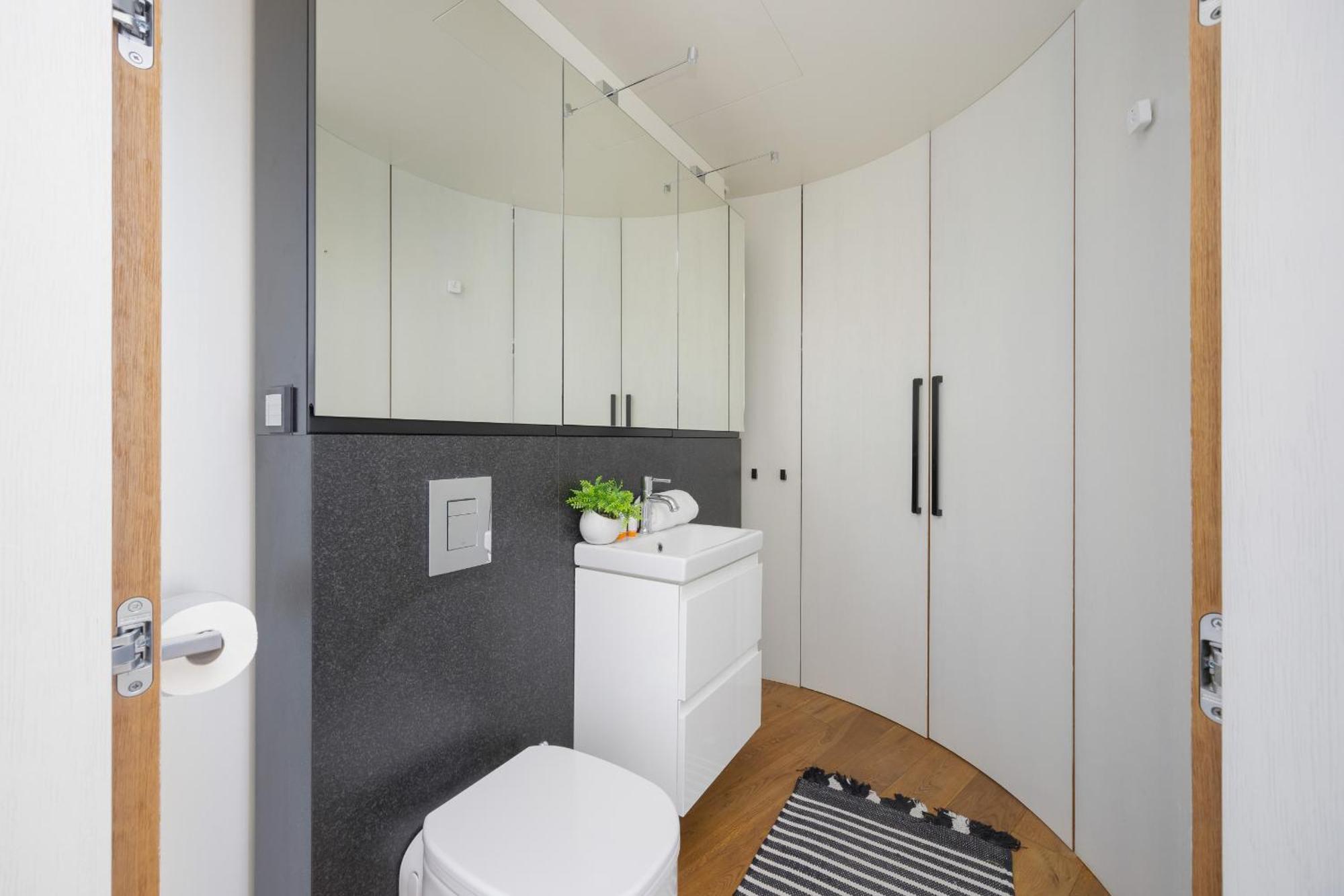Apartment Studio With View Of Panorama With Parking By Renters Prestige *